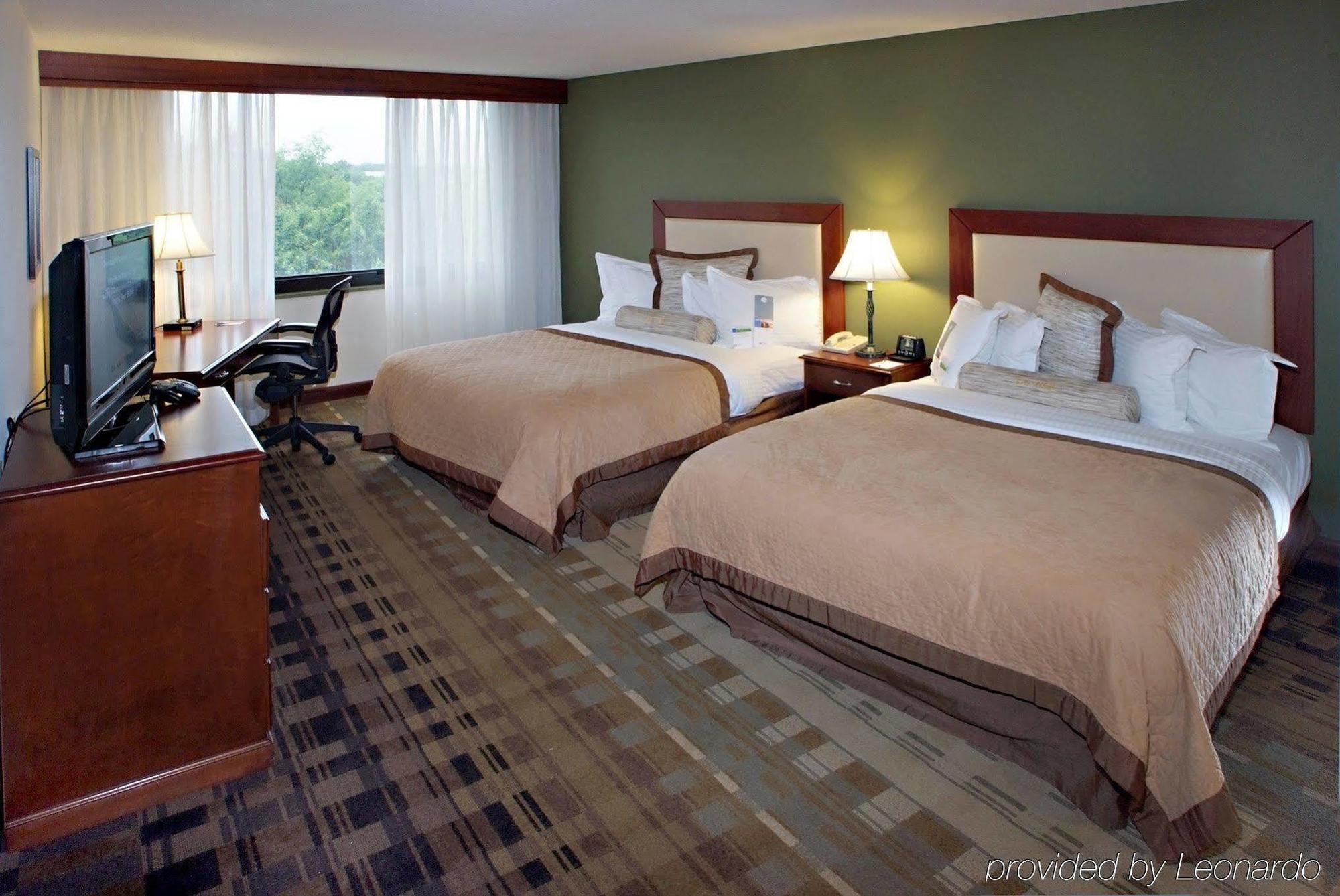 Clarion Hotel & Suites Маунт-Лорел Экстерьер фото